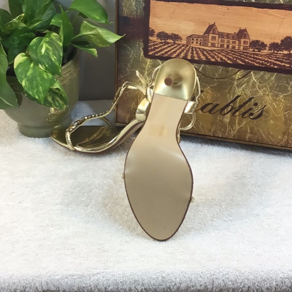 ⭐️👠SWEET SEVENTEEN GOLD JEWELED HEELS-NWOT👠⭐️ - Picture 6 of 8